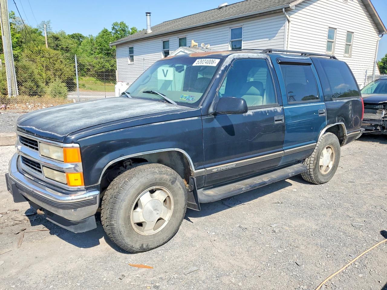 1999 Chevrolet Tahoe VIN 1GNEK13R7XJ321013 photo 1