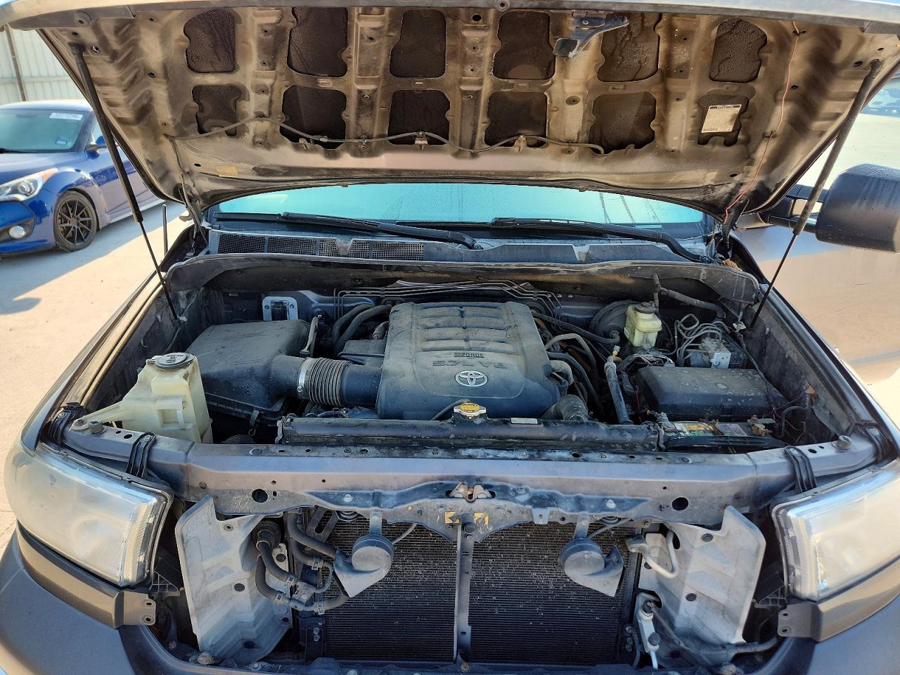 2012 Toyota Tundra VIN 5TFDW5F11CX235547 photo 11