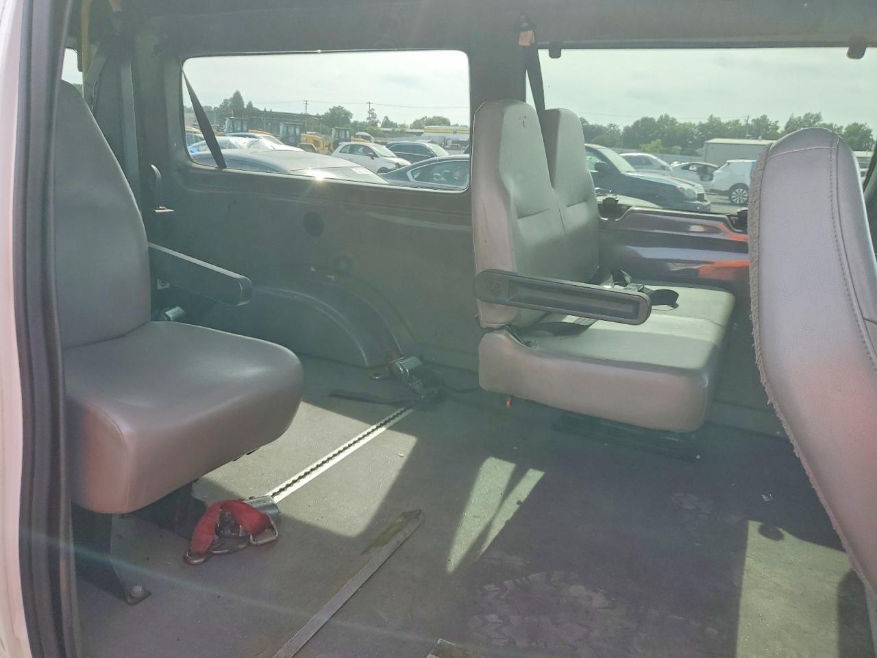 2008 Ford Econoline VIN 1FTNE24WX8DA02652 photo 11