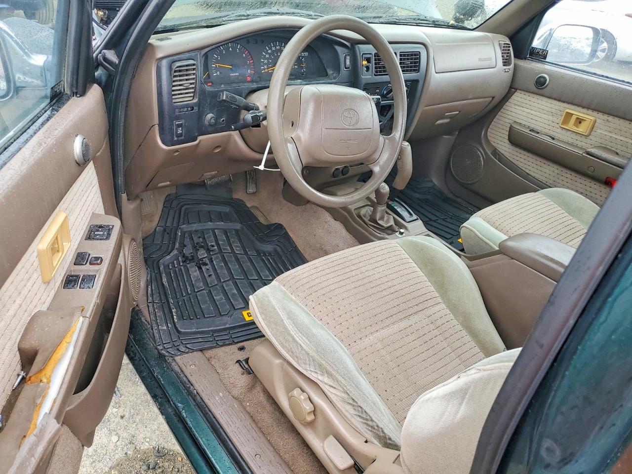 1999 Toyota Tacoma VIN 4TAWN74N1XZ560525 photo 8