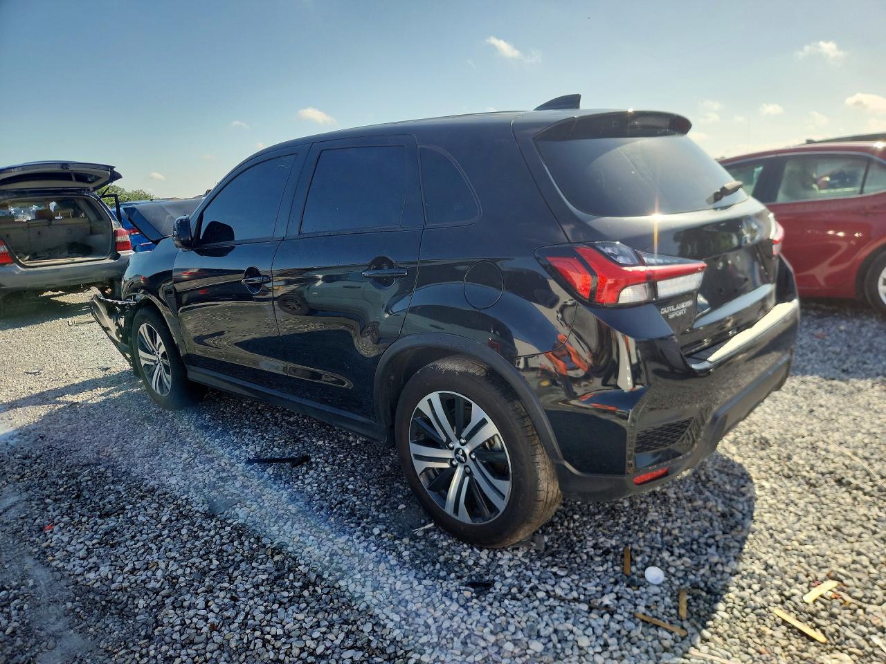 2025 Mitsubishi Outlander VIN JA4ARUAU4SU014864 photo 2