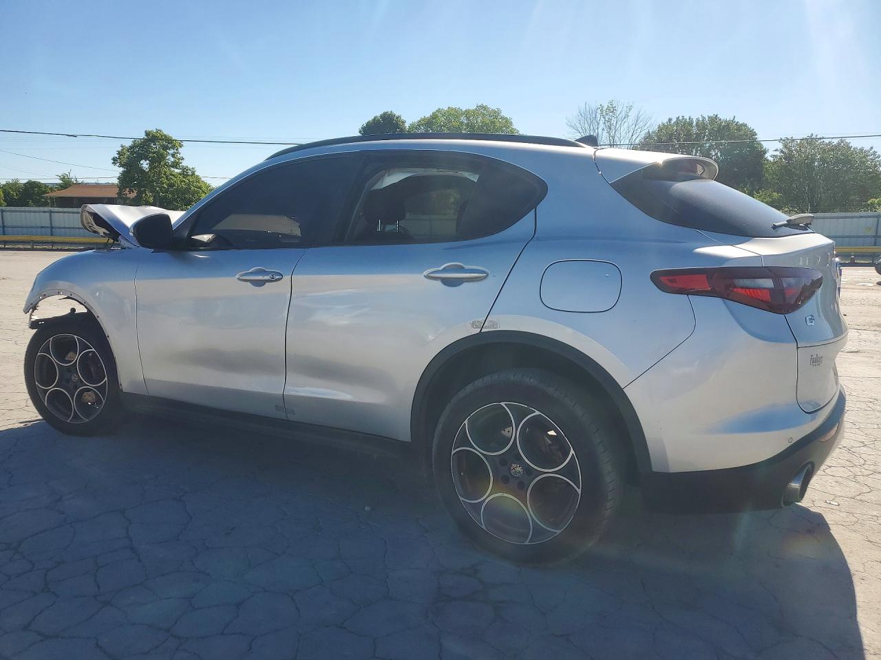 2018 Alfa Stelvio VIN ZASFAKPN6J7B92299 photo 2