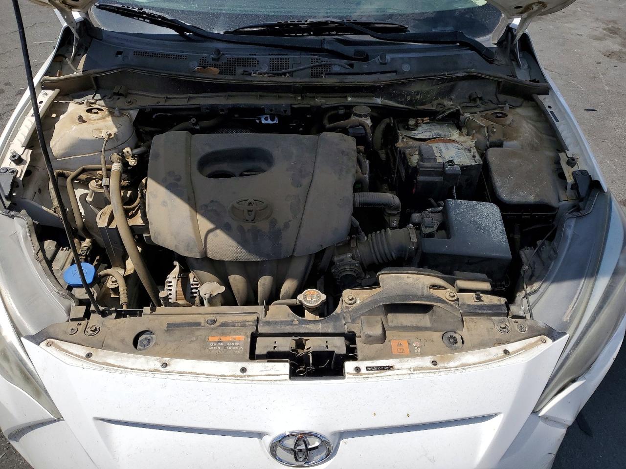 2018 Toyota Yaris VIN 3MYDLBYV5JY317141 photo 11