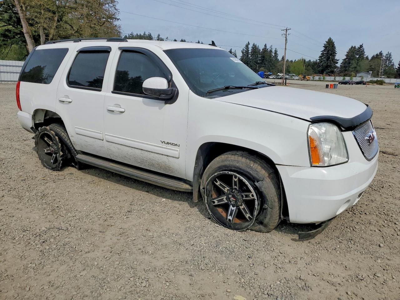 2014 GMC Yukon VIN 1GKS2AE00ER126013 photo 4