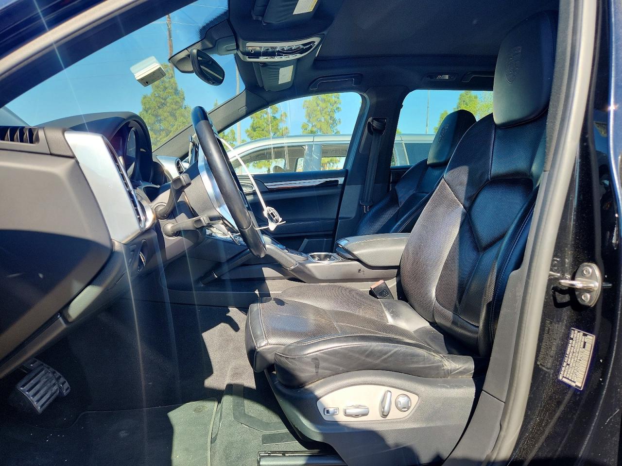 2017 Porsche Cayenne VIN WP1AE2A20HLA75579 photo 7