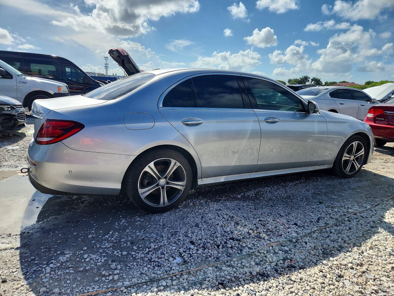 2017 Mercedes-Benz E-class VIN WDDZF4KB7HA158424 photo 3
