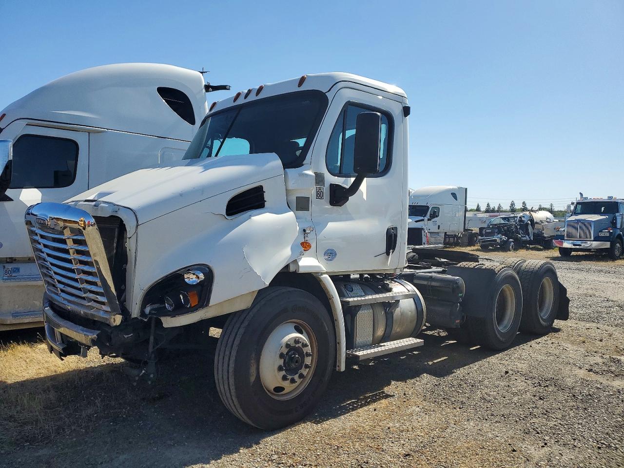 2020 FREIGHTLINER All other VIN 3AKJGBDV7LDMC7953 photo 2