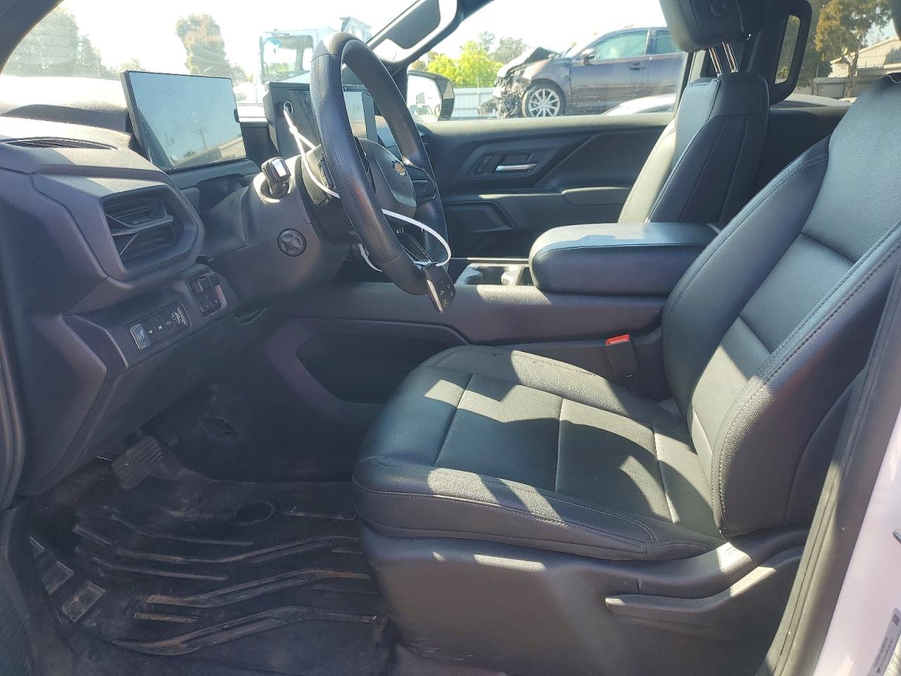 2024 CHEV All models VIN 1GC10VEL6RU201587 photo 7
