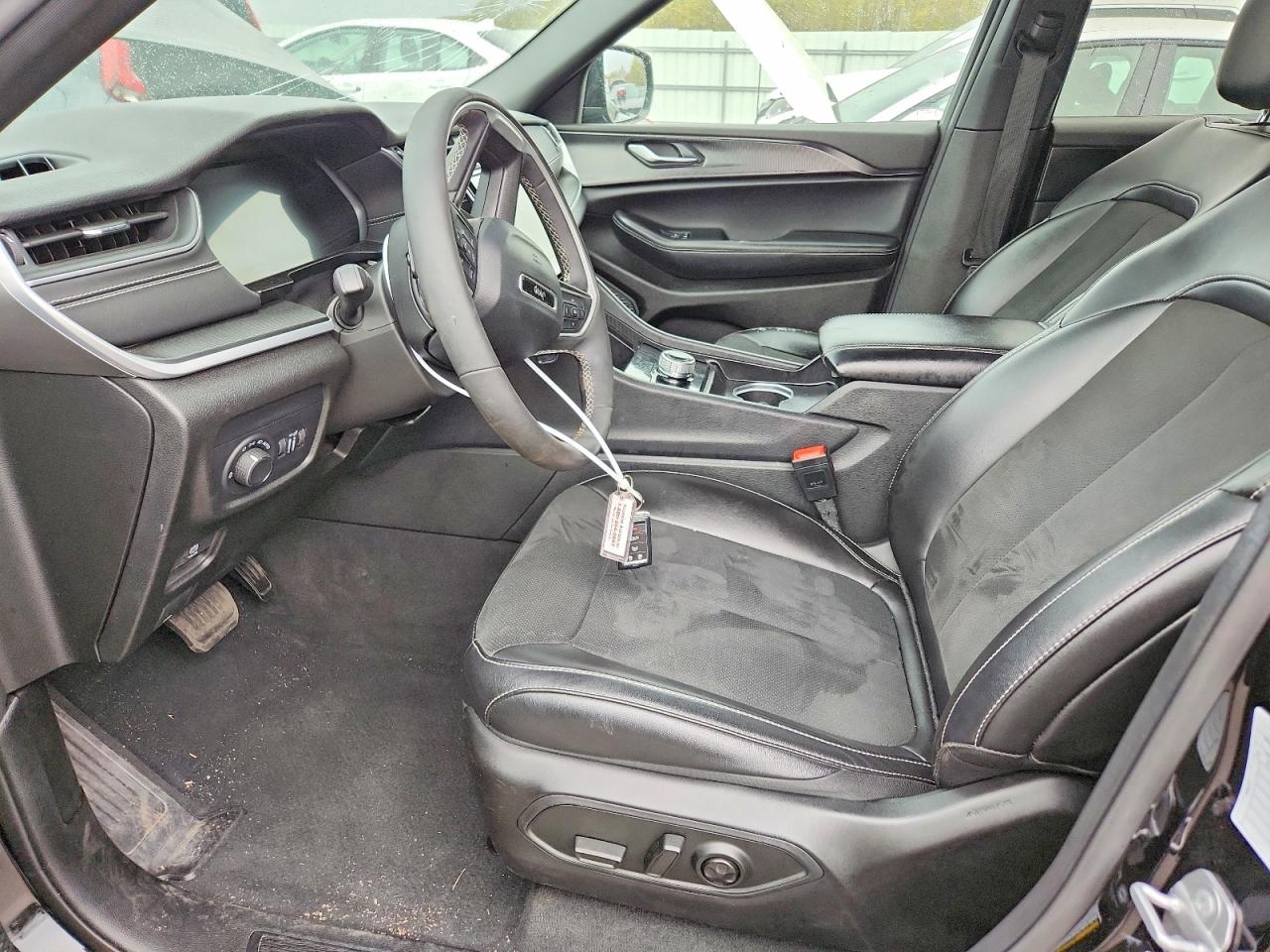 2025 Jeep Grand cher VIN 1C4RJHAG9S8656863 photo 7