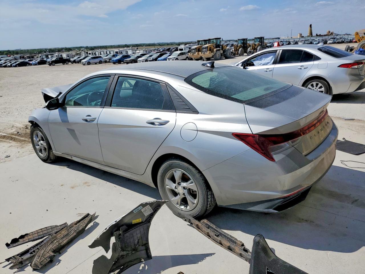 2021 Hyundai Elantra VIN 5NPLL4AG4MH045975 photo 2