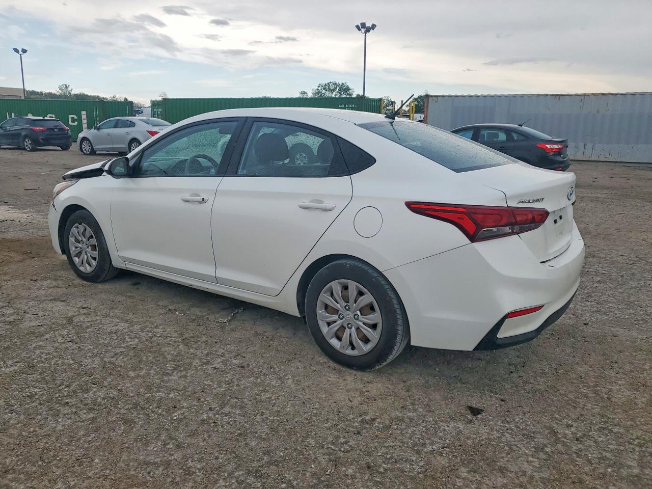 2018 Hyundai Accent se VIN 3KPC24A31JE025960 photo 2