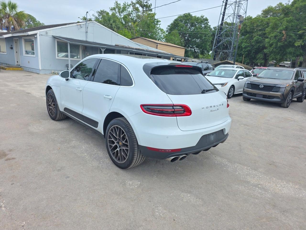 2018 Porsche Macan VIN WP1AB2A53JLB33385 photo 3