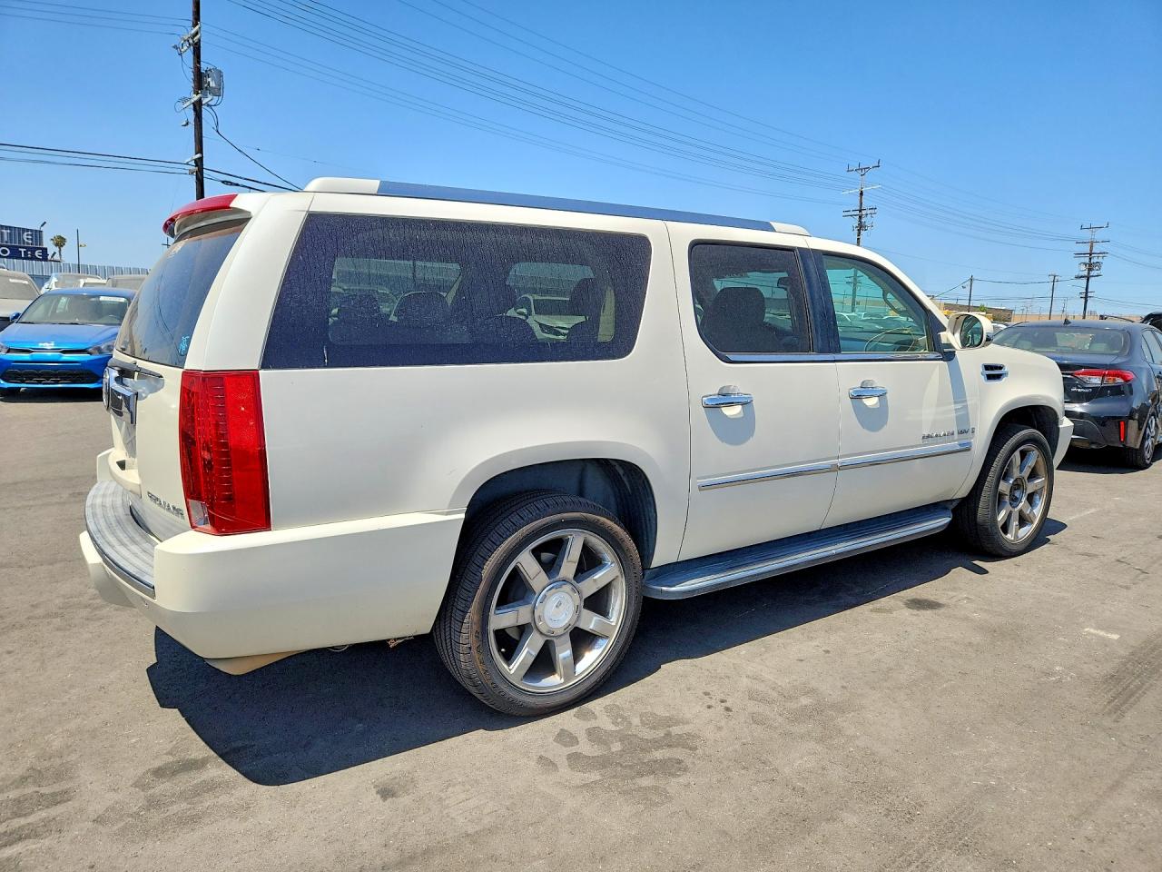 2008 Cadillac Escalade VIN 1GYFK66838R214714 photo 3