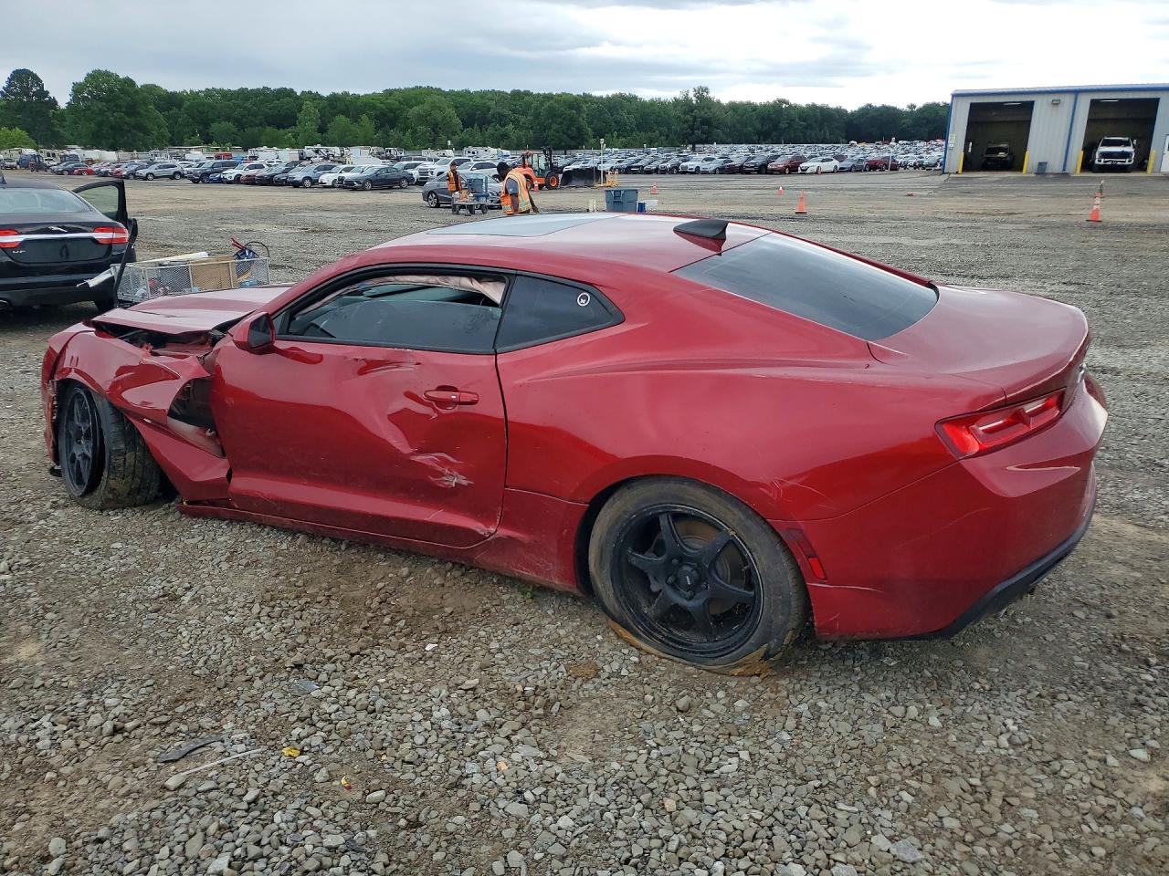 2018 Chevrolet Camaro VIN 1G1FB1RS3J0142657 photo 2