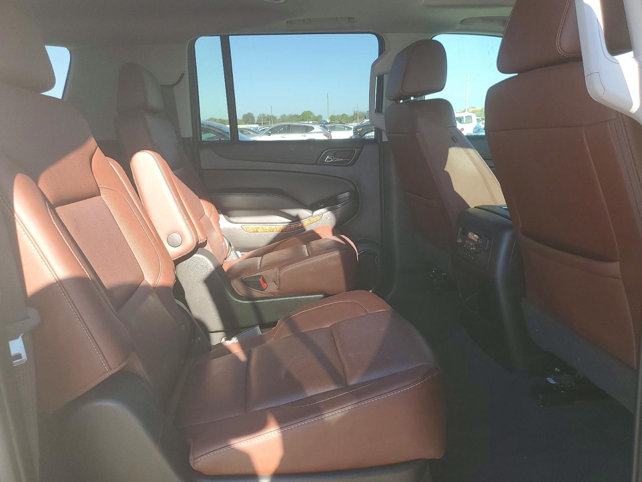 2020 CHEV Suburban VIN 1GNSKJKJ7LR297628 photo 11