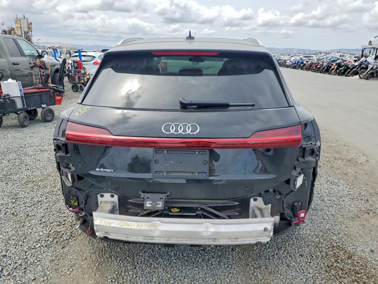 2019 AUDI E-tron VIN WA1VABGE2KB008490 photo 6