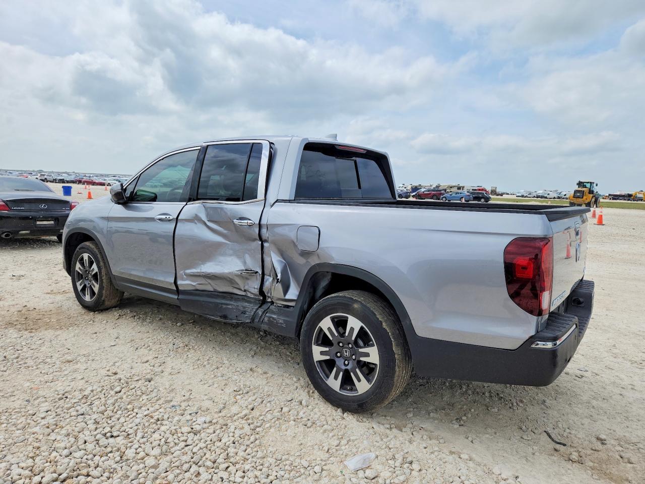 2019 Ridgeline VIN 5FPYK3F71KB029120 photo 2