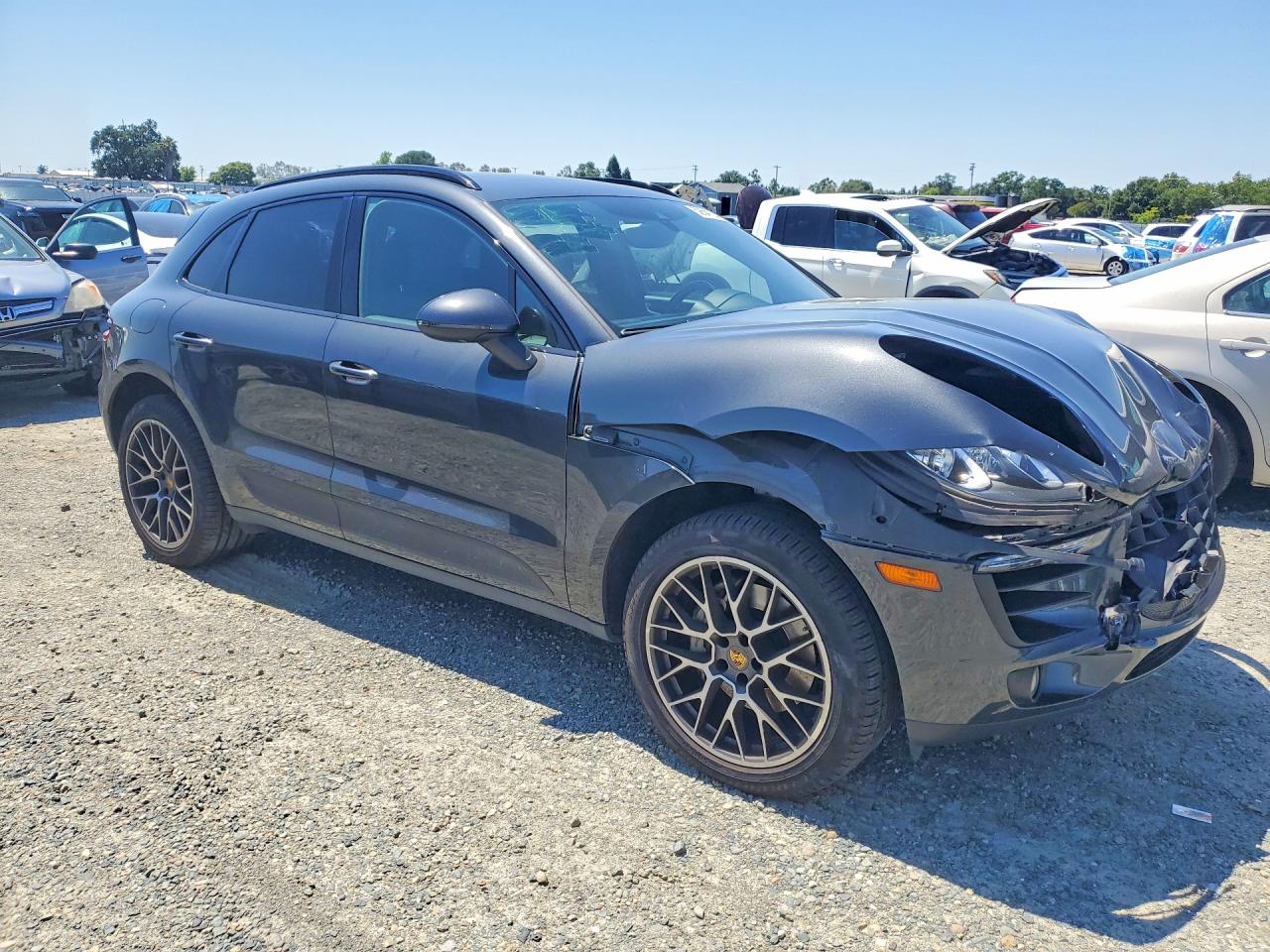 2017 Porsche Macan VIN WP1AB2A5XHLB19753 photo 4