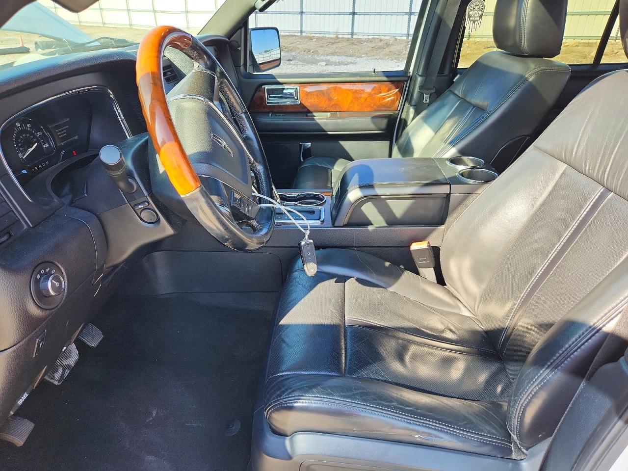 2015 Lincoln Navigator VIN 5LMJJ2JT8FEJ08988 photo 7