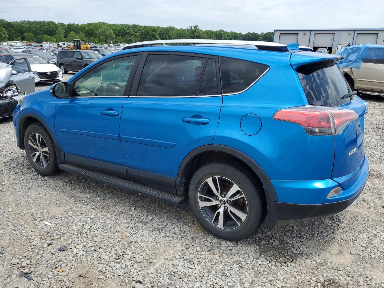 2016 Toyota Rav4 VIN JTMRFREV8GJ083227 photo 2