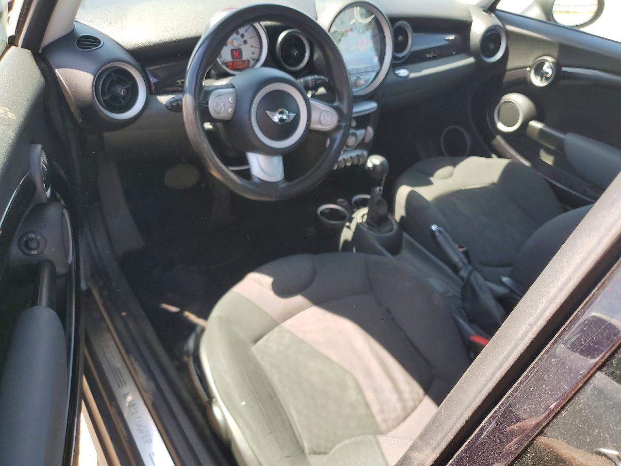 2010 MINI Cooper VIN WMWMF3C53ATZ65232 photo 8