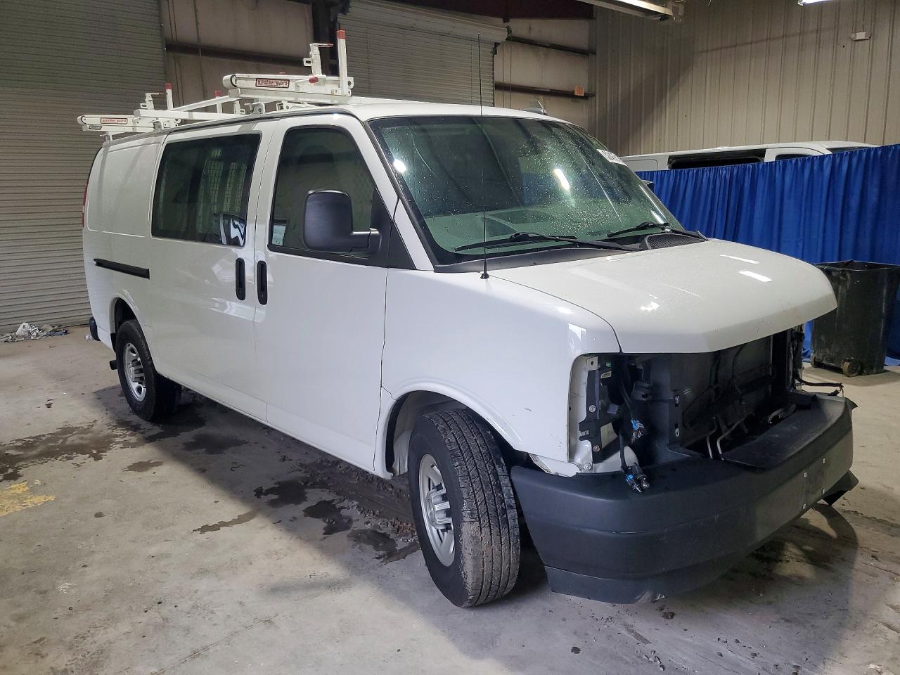 2018 Chevrolet Express VIN 1GCWGAFG1J1179449 photo 4