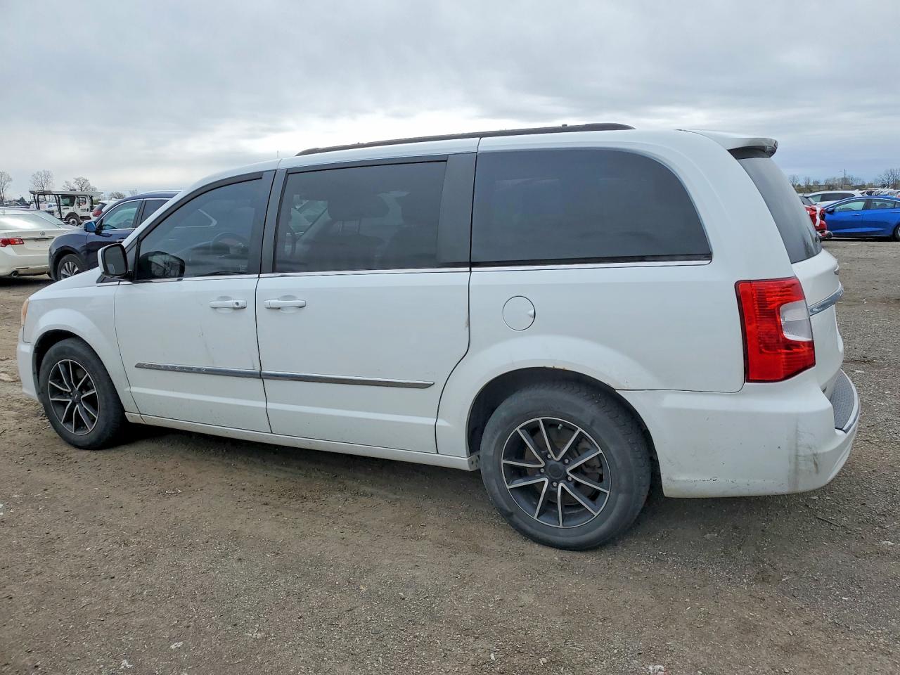 2016 Chrysler Minivan VIN 2C4RC1CG4GR126990 photo 2