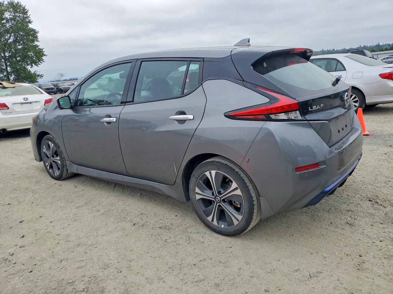 2021 Nissan Leaf VIN 1N4BZ1DV7MC551448 photo 2