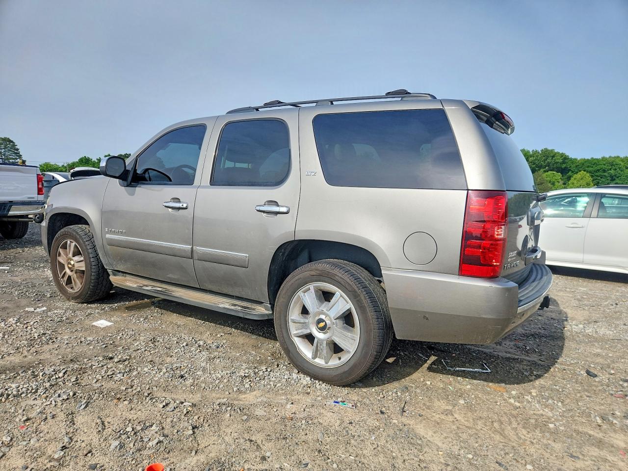 2009 Chevrolet Tahoe VIN 1GNFK33019R280223 photo 2