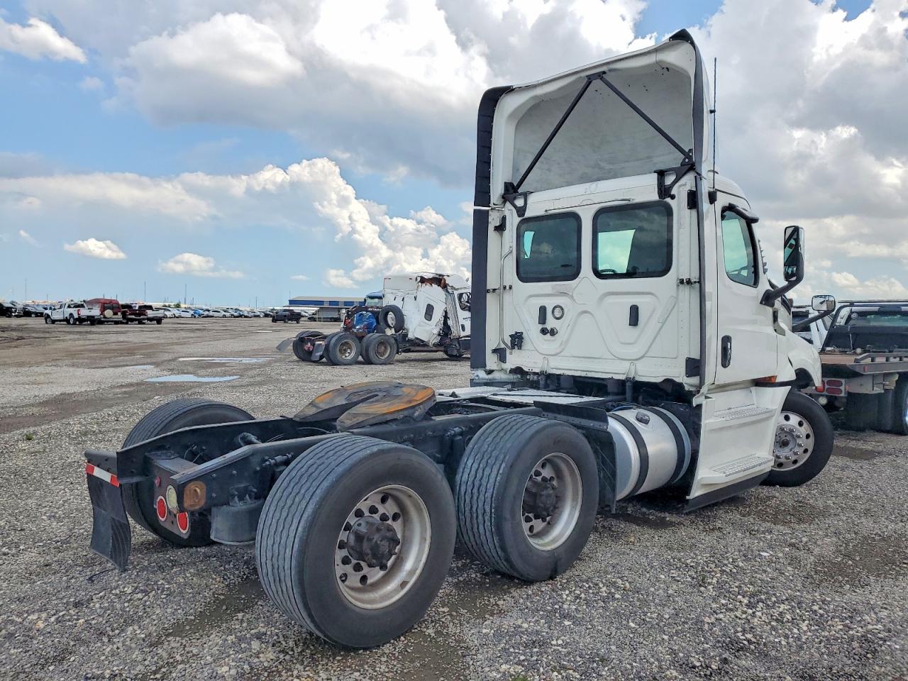 2018 FREIGHTLINER All other VIN 3AKJHLDV9JSJL6029 photo 4