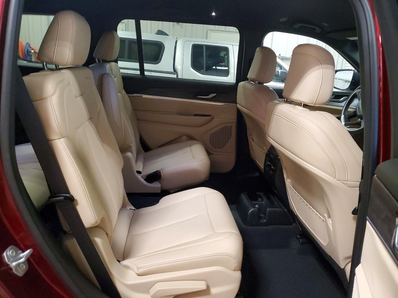 2025 Jeep Cherokee VIN 1C4RJKBGXS8632678 photo 11