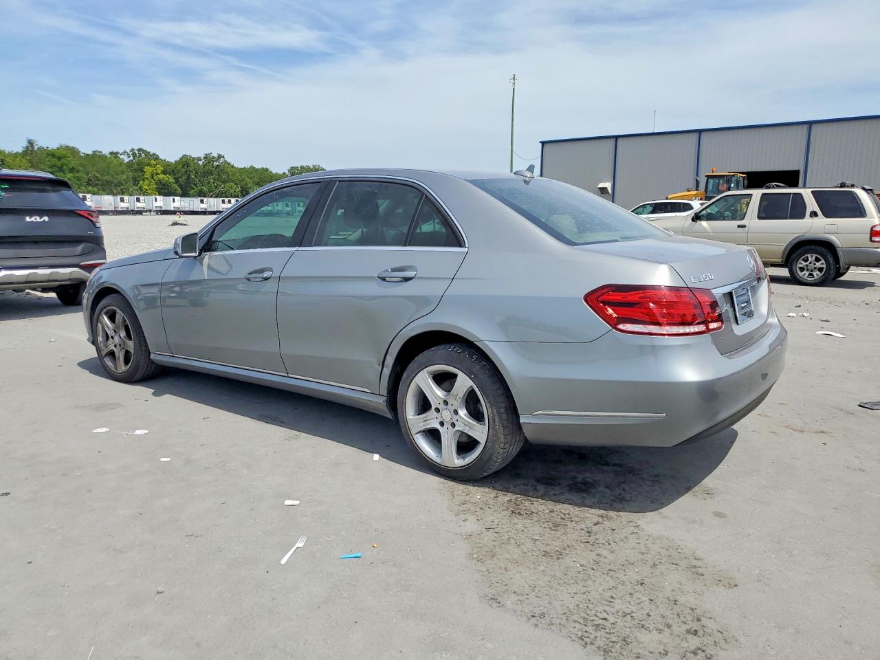 2014 Mercedes-Benz E-class VIN WDDHF5KB9EA963600 photo 2