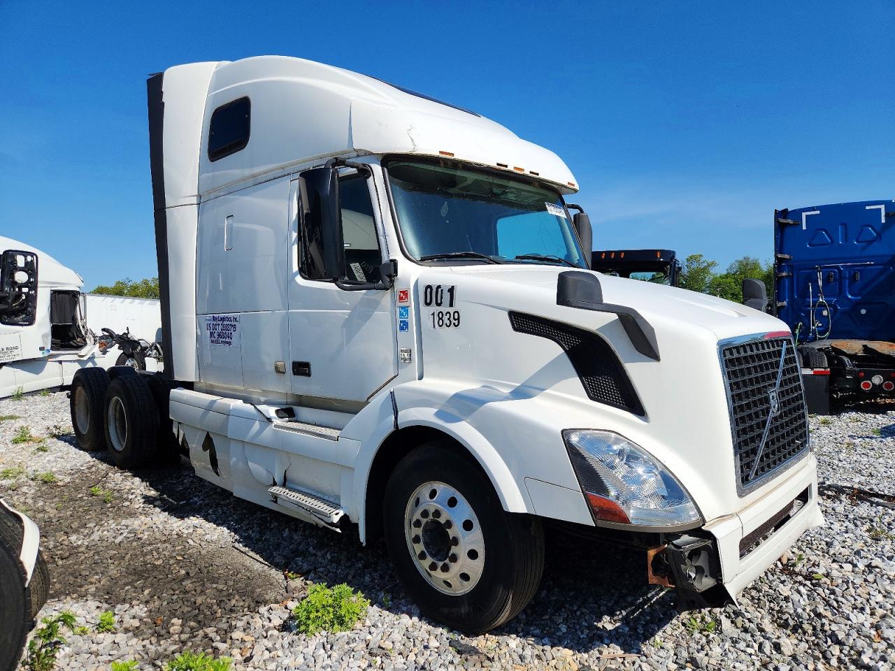 2014 Volvo Vn VIN 4V4NC9EH2EN170696 photo 1