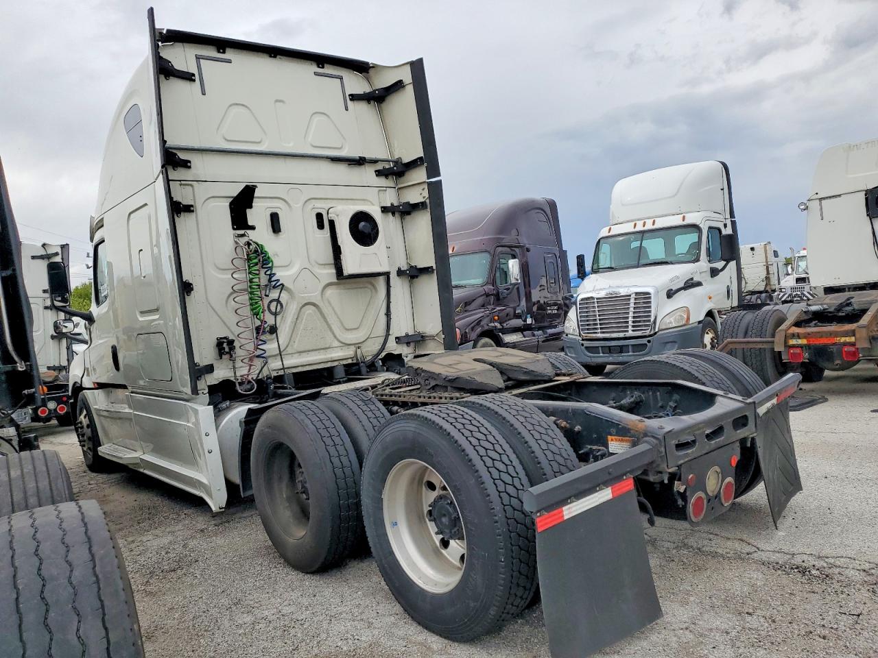 2019 FREIGHTLINER All other VIN 3AKJHHDR2KSKR3791 photo 3