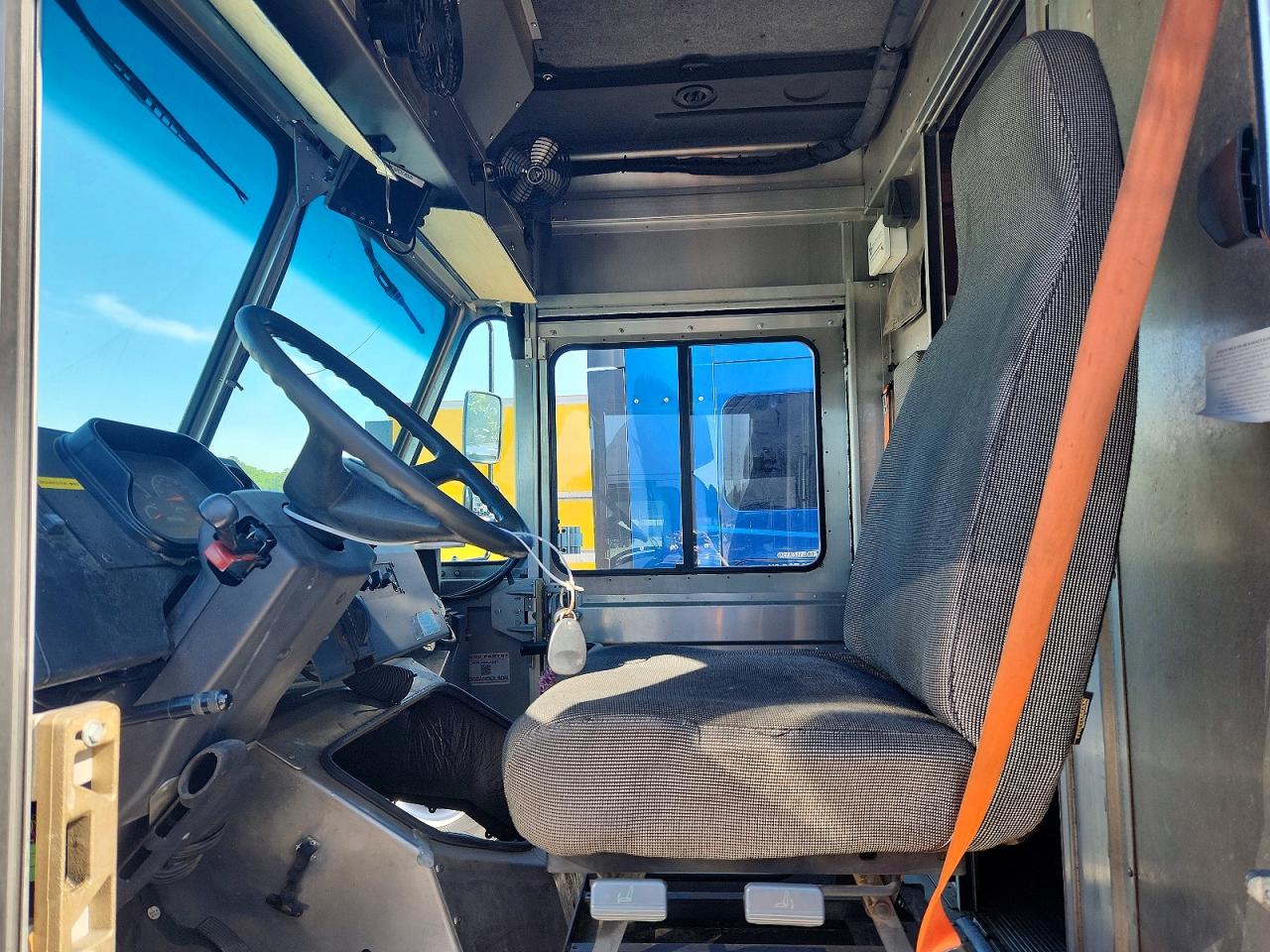 2020 FREIGHTLINER All other VIN 4UZAC2EA3LCMH6049 photo 7