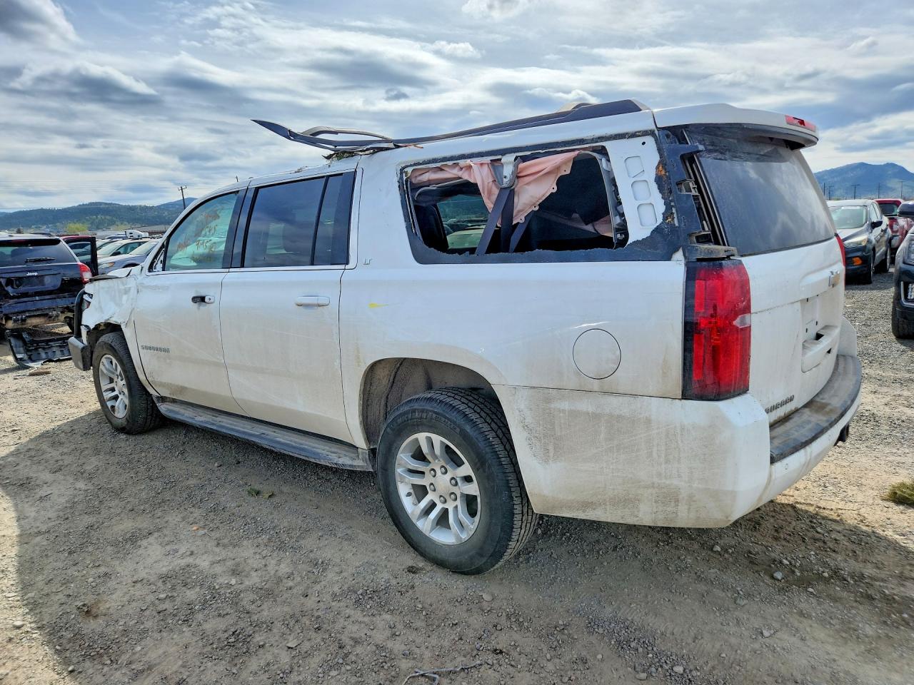 2020 Chevrolet Suburban VIN 1GNSKHKC6LR169195 photo 2