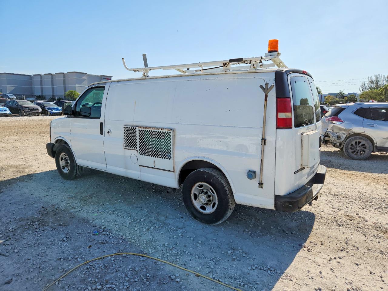 2008 CHEV Express VIN 1GCHG35K381163080 photo 2