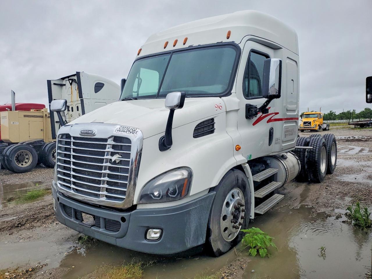 2014 FREIGLINER All other VIN 3AKJGHDV9ESFS7920 photo 2