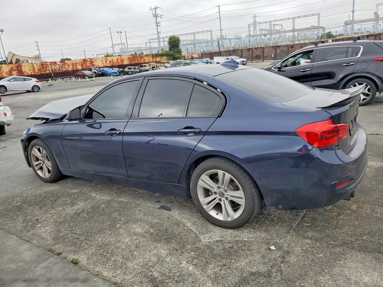 2016 BMW 3 series VIN WBA8E9G51GNT85461 photo 2