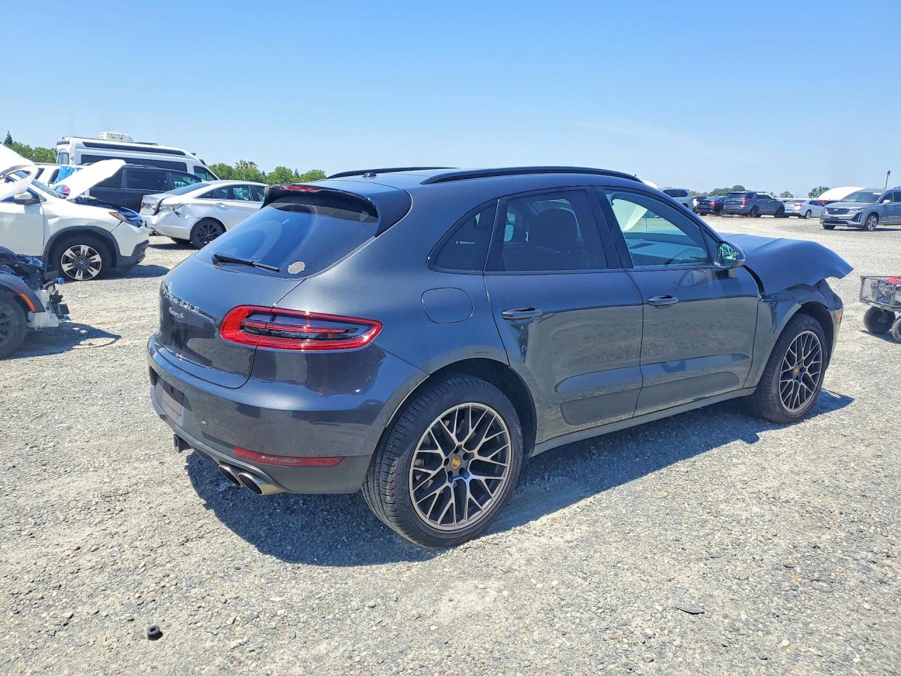 2017 Porsche Macan VIN WP1AB2A5XHLB19753 photo 3