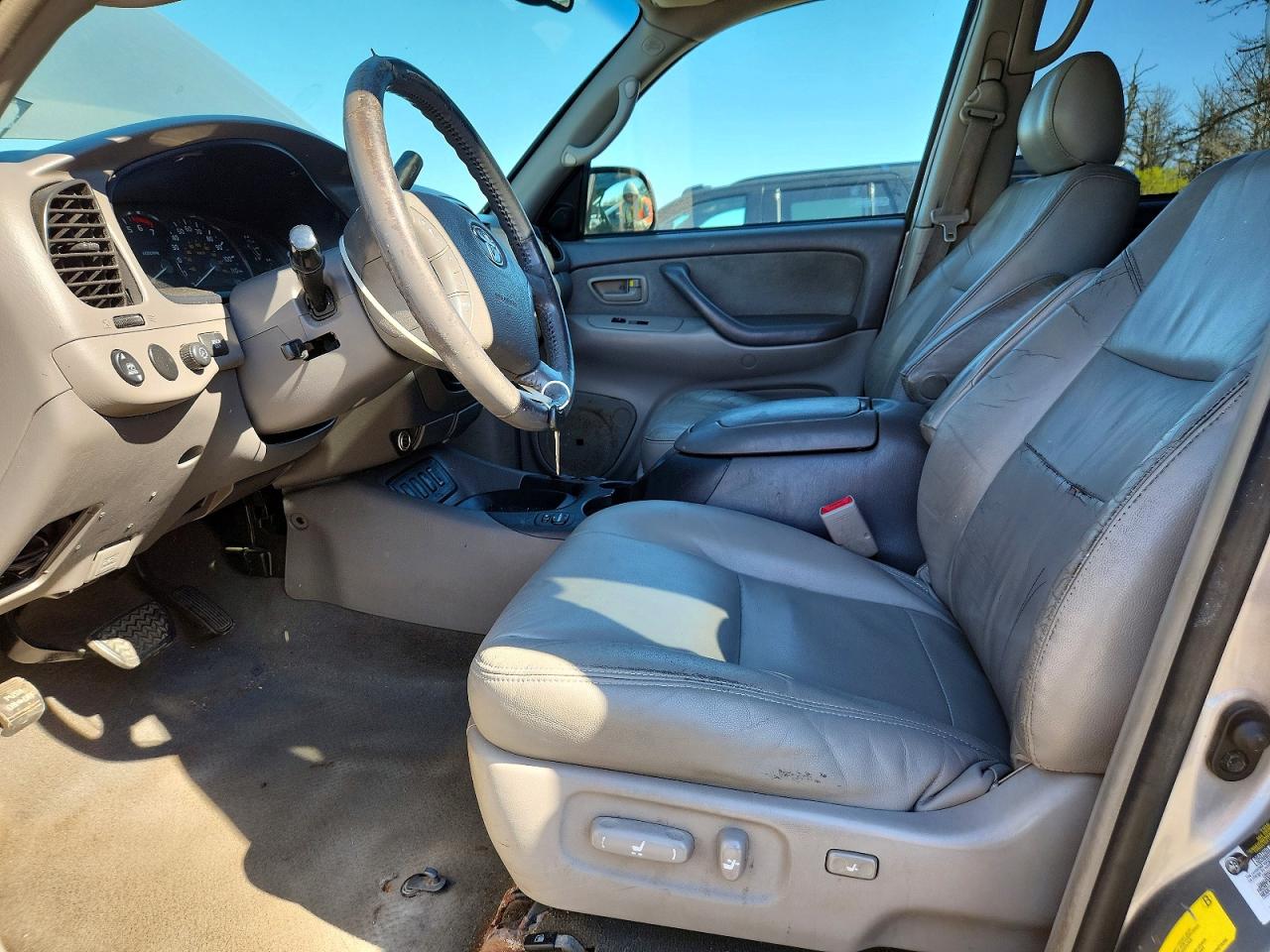 2005 TOYOTA Sequoia VIN 5TDBT44A15S241905 photo 7