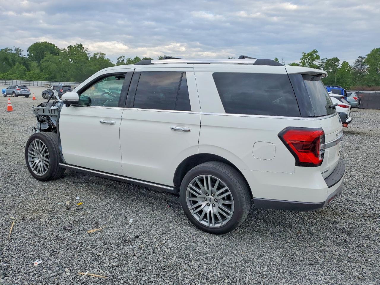 2024 Ford Expedition VIN 1FMJU2A84REA48735 photo 1