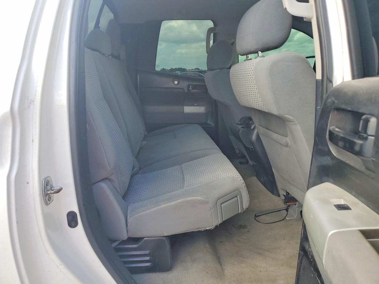 2011 Toyota Tundra VIN 5TFRM5F16BX034253 photo 10