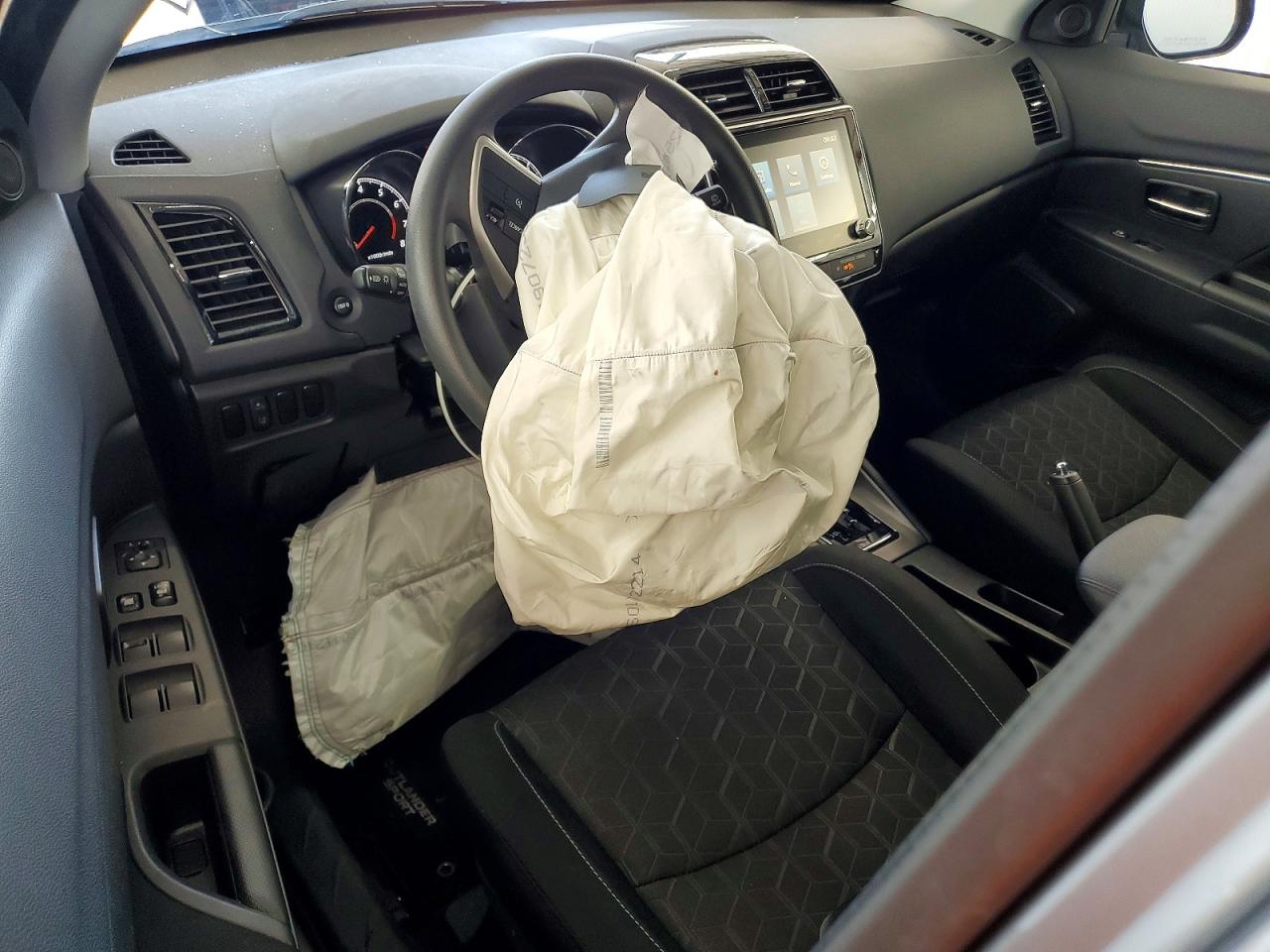 2026 Mitsubishi Outlander VIN JA4ARUAU5TU002675 photo 8