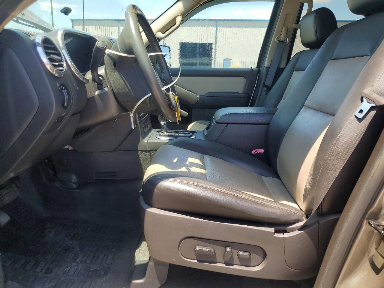 2007 Ford Explorer VIN 1FMEU33897UA06049 photo 7