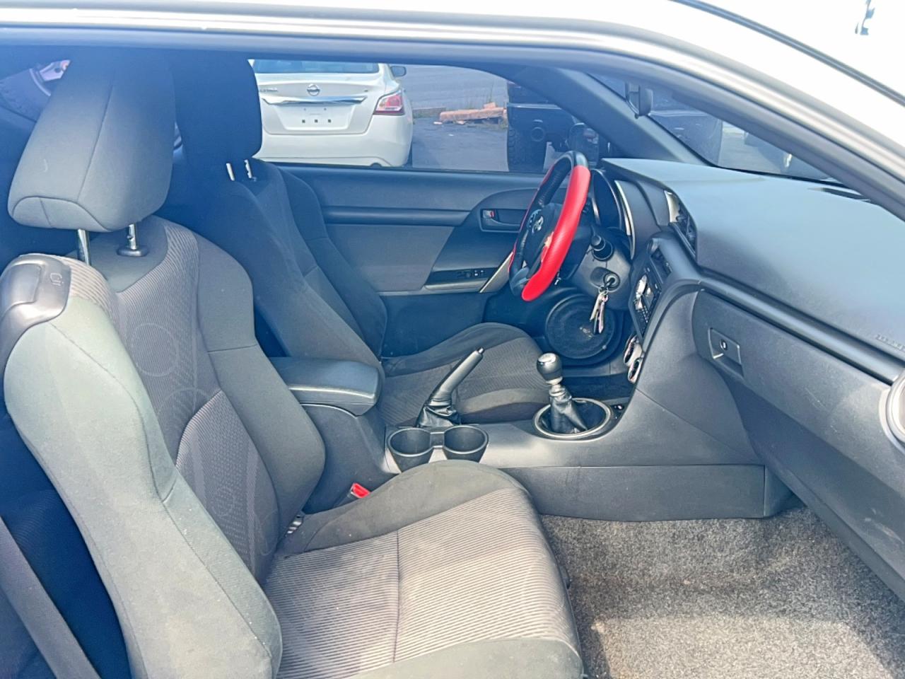2011 Scion Tc base VIN JTKJF5C76B3007392 photo 5