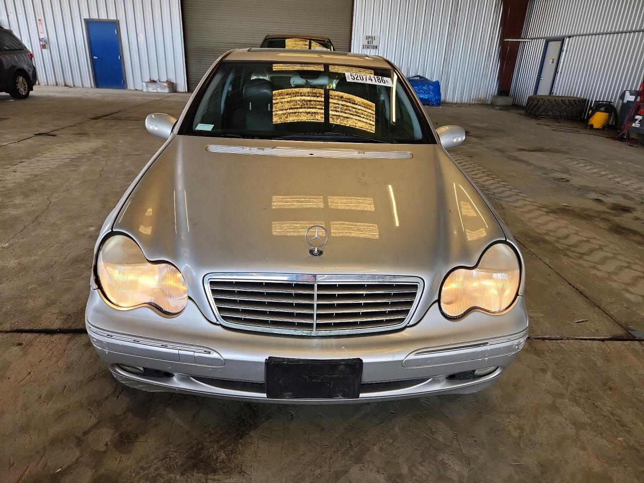 2002 Mercedes-Benz C class VIN WDBRF61J82F252531 photo 5