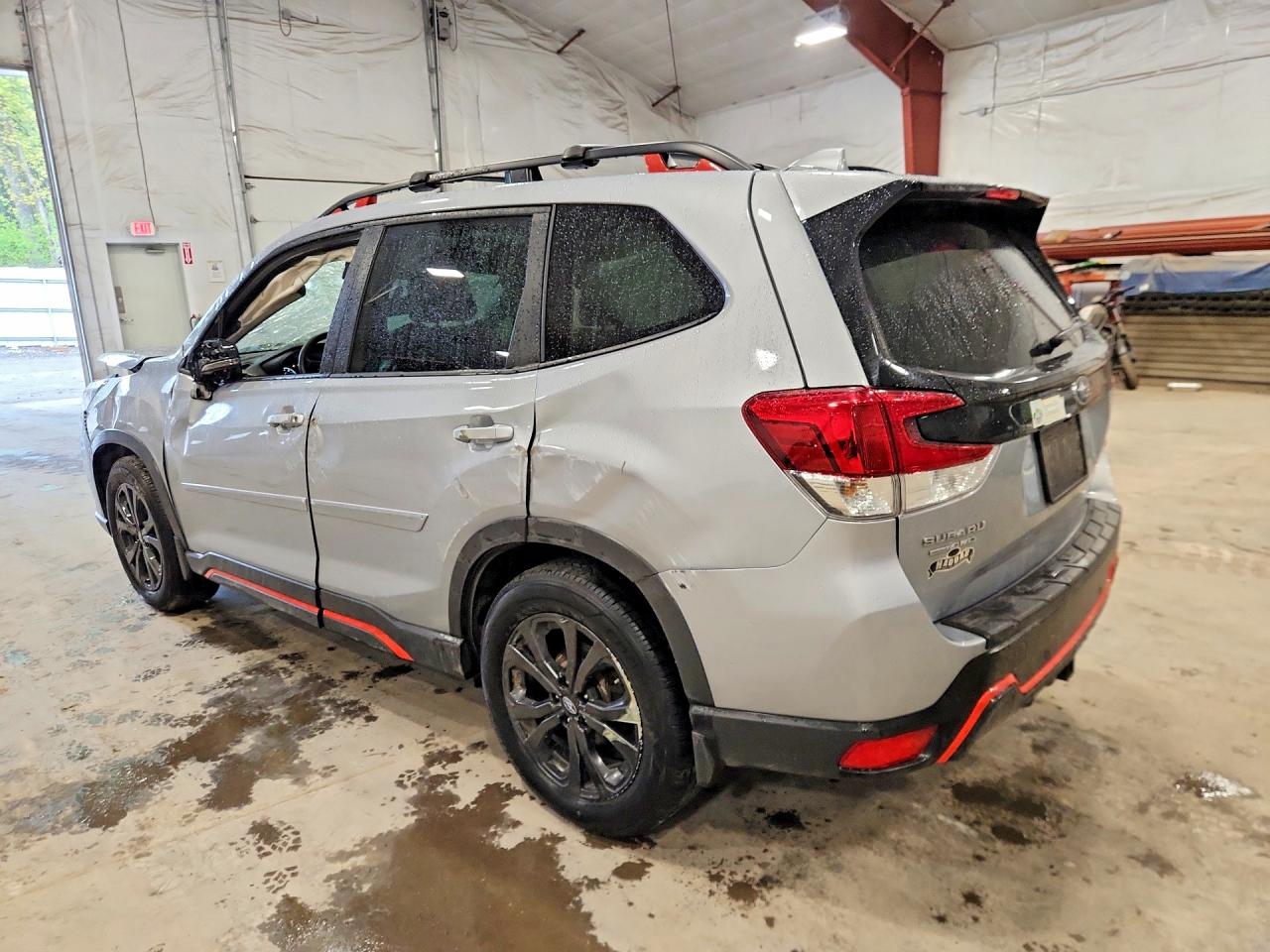 2022 Subaru Forester VIN JF2SKAJC3NH489179 photo 2
