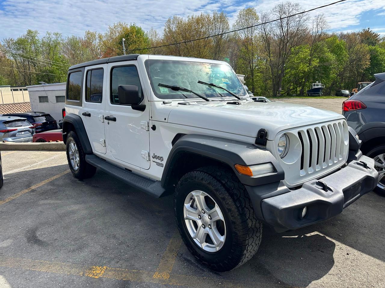 2018 Jeep Wrangler / VIN 1C4HJXDG5JW162480 photo 4