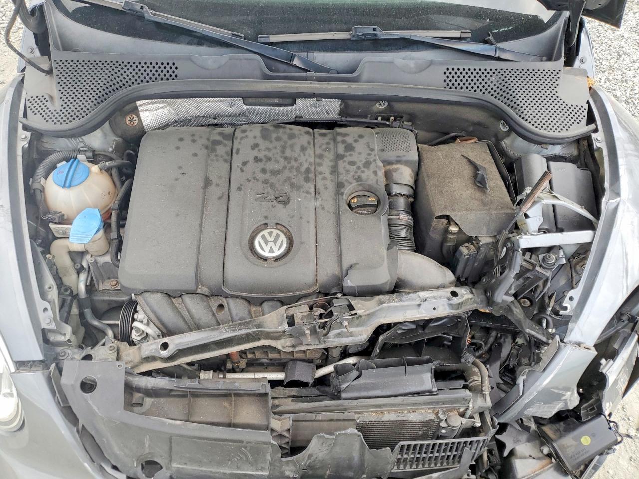 2013 Volkswagen Beetle VIN 3VWJP7ATXDM663271 photo 10